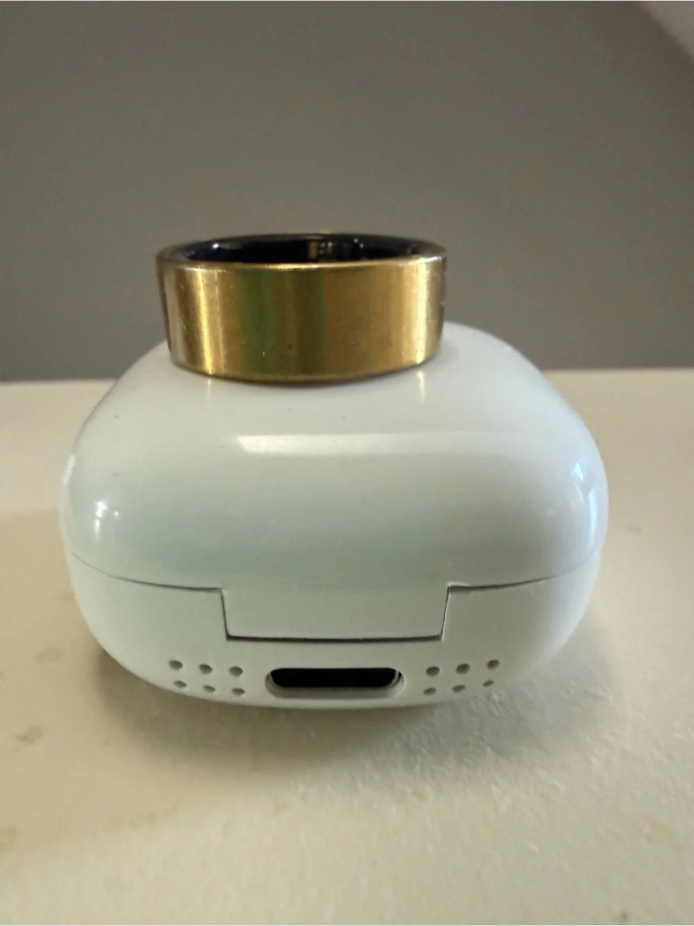 QALO Gold Smart Ring - Size 8 3 silicone guards included and white charging case